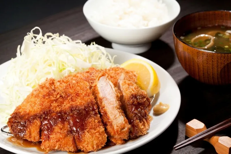 わらじとんかつ定食